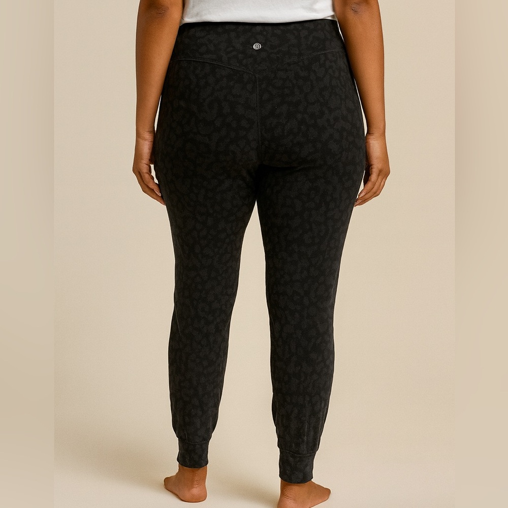 Lululemon Black Patterned Joggers High Rise Women’s Size 10